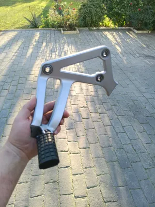 Estribera Derecha África Twin RD04/RD03