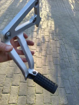 Estribera Derecha África Twin RD04/RD03