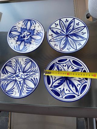 4 Platos Decorativos Azules y Blancos de 19 cm.
