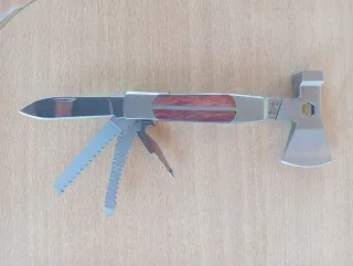 Mini hacha multiusos