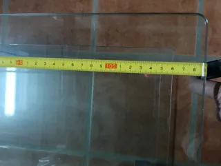 Mesa auxiliar cristal templado y metal