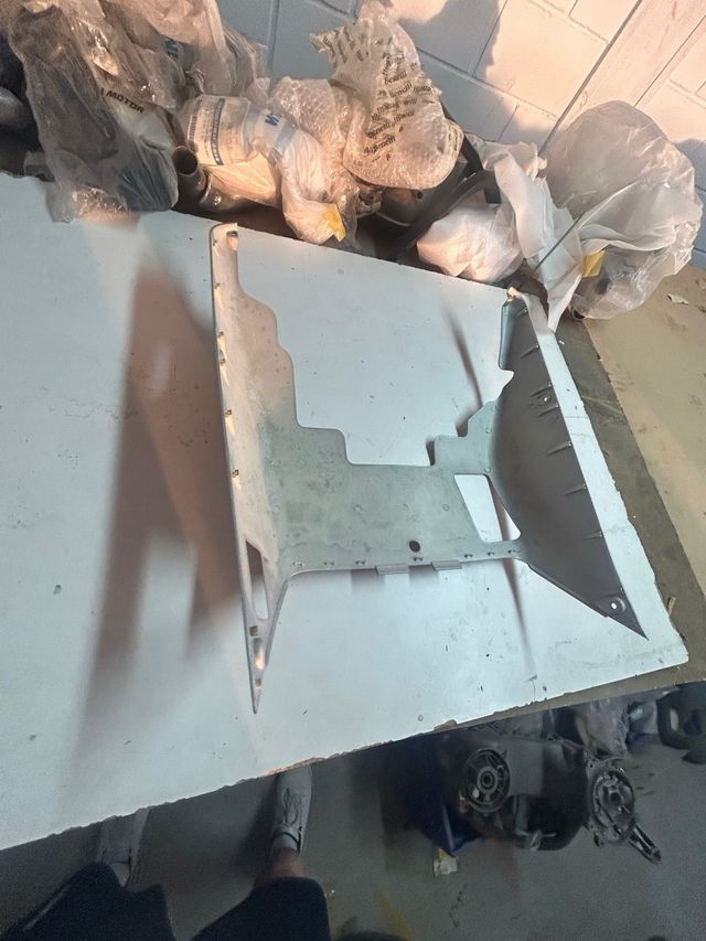 Escudo Protector Pierna Hyosung