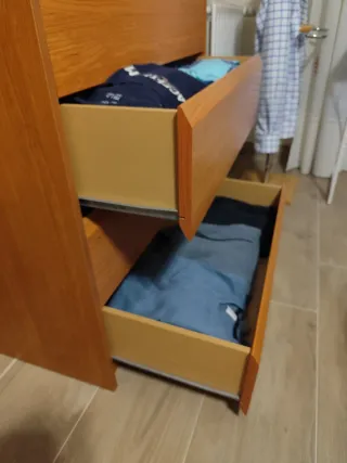 Cómoda de dormitorio de madera