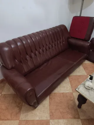 Sofá antiguo Cheste cuero marrón vintage. 3 +1 +1