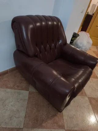 Sofá antiguo Cheste cuero marrón vintage. 3 +1 +1