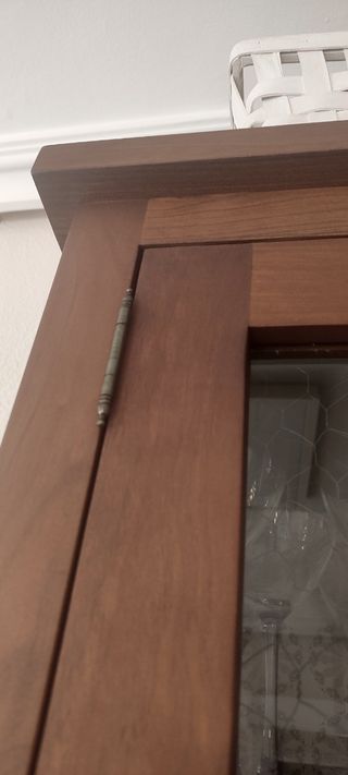 Vitrina de madera y cristal