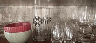 Vitrina de madera y cristal