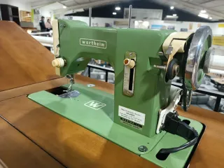 Máquina de coser Wertheim con mueble