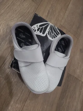 Zuecos blancos Dian trabajo