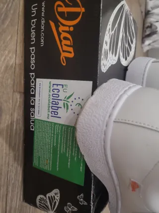 Zuecos blancos Dian trabajo