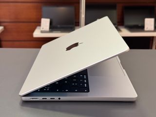 MacBook Pro M2 Pro / 32 Gb / 1 Tb - GARANTIA