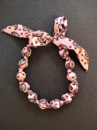 Collar pañuelo bohemio rosa
