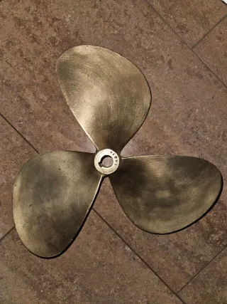 Hélice de barco de bronce