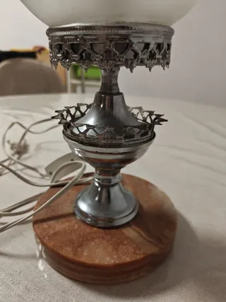 Lámpara de mesa de mármol y cristal