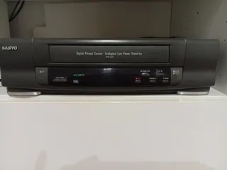 Reproductor Sanyo VHS.
