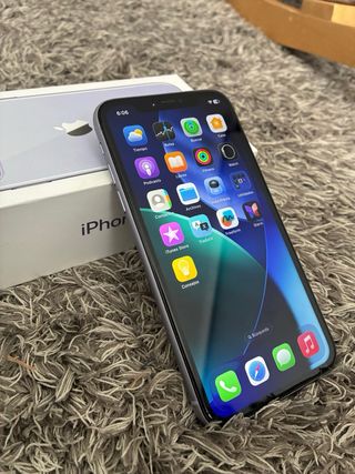 iPhone 11 128GB Morado Caja + Cargador Original