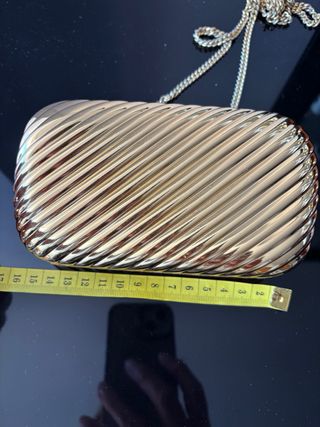 Bolso de fiesta dorado metálico