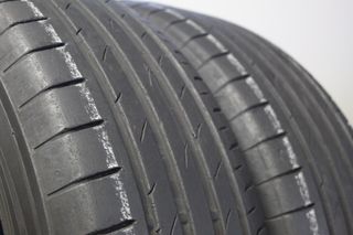 2 Pneumatici Toyo 215/65 R17 99V