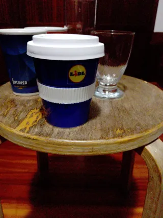 Lote tazas, vaso y copa postre.