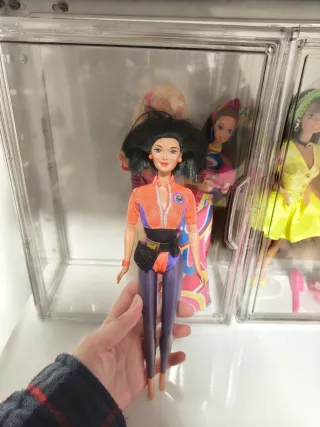 Muñeca Barbie con traje deportivo