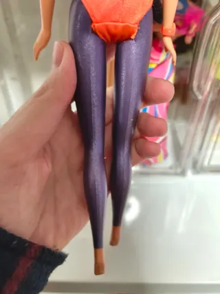 Muñeca Barbie con traje deportivo