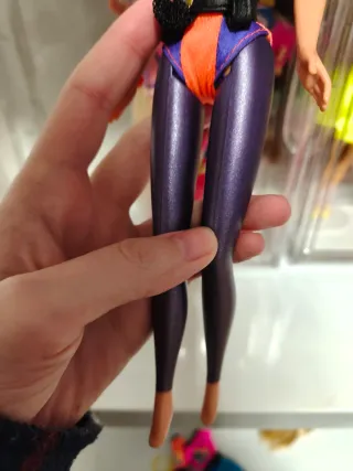 Muñeca Barbie con traje deportivo