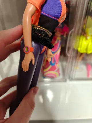 Muñeca Barbie con traje deportivo