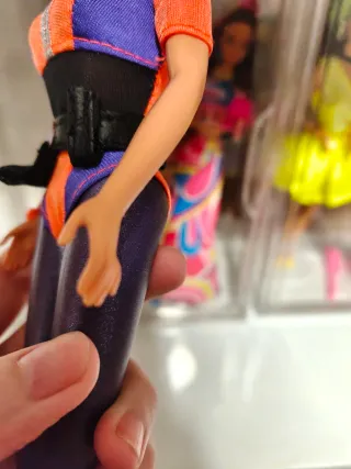 Muñeca Barbie con traje deportivo