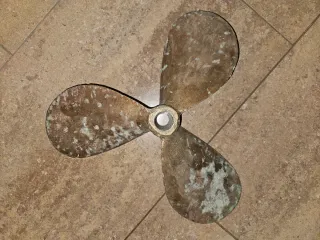 Hélice de barco de bronce