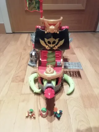 Camión y dinosaurio de juguete