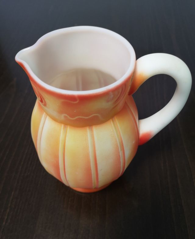 Jarra de cristal modernista de vidrio opalino