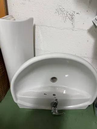 Lavabo con pie blanco