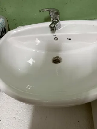 Lavabo con pie blanco