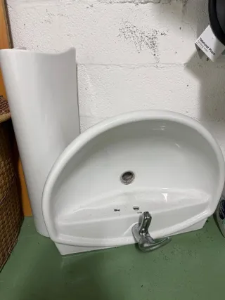 Lavabo con pie blanco