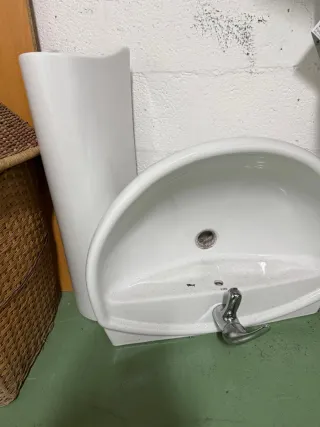 Lavabo con pie blanco