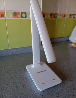 Lámpara de escritorio LED moderna