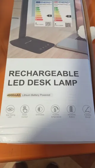 Lámpara de escritorio LED moderna