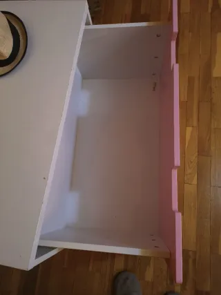 Baúl infantil IKEA STUVA rosa y blanco