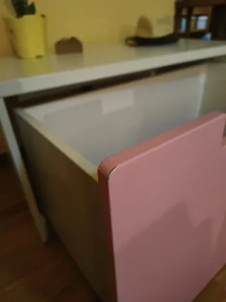 Baúl infantil IKEA STUVA rosa y blanco