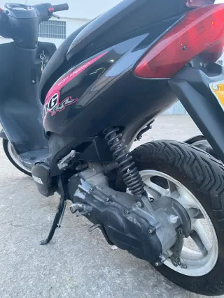 Yamaha Jog 2007 Negra y Rosa