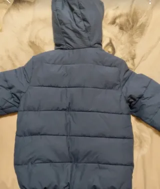 Giubbotto Piumino Blu con Cappuccio Rosso