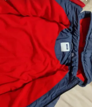 Giubbotto Piumino Blu con Cappuccio Rosso