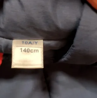 Giubbotto Piumino Blu con Cappuccio Rosso