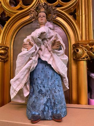 Virgen antigua de madera