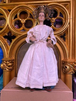 Virgen antigua de madera