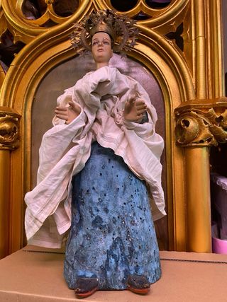 Virgen antigua de madera