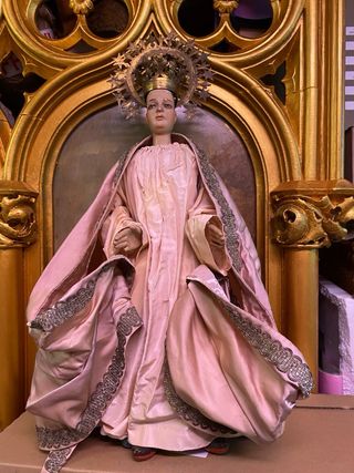 Virgen antigua de madera