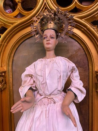 Virgen antigua de madera