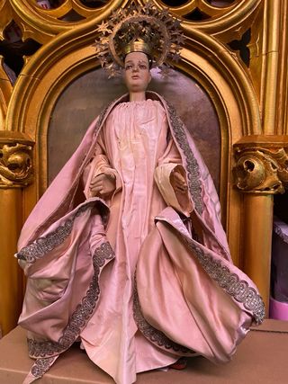 Virgen antigua de madera