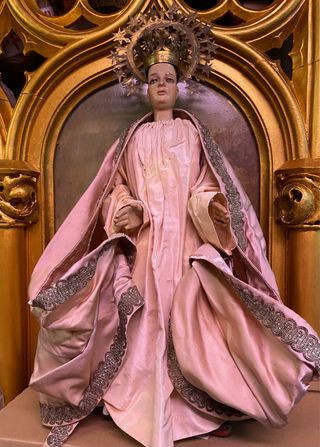 Virgen antigua de madera